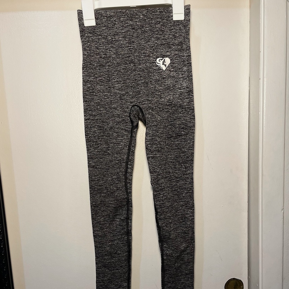 NEW Women’s Best Seamless Grey Marled Leggings! ✨